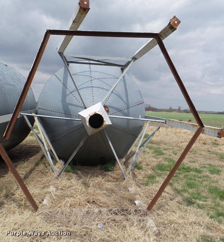 image for item DG9744 Grain bin