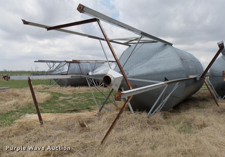image for item DG9746 Grain bin