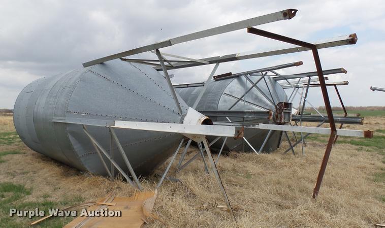 image for item DG9746 Grain bin