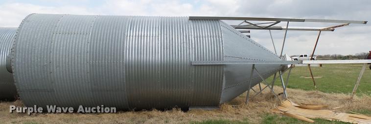 image for item DG9746 Grain bin