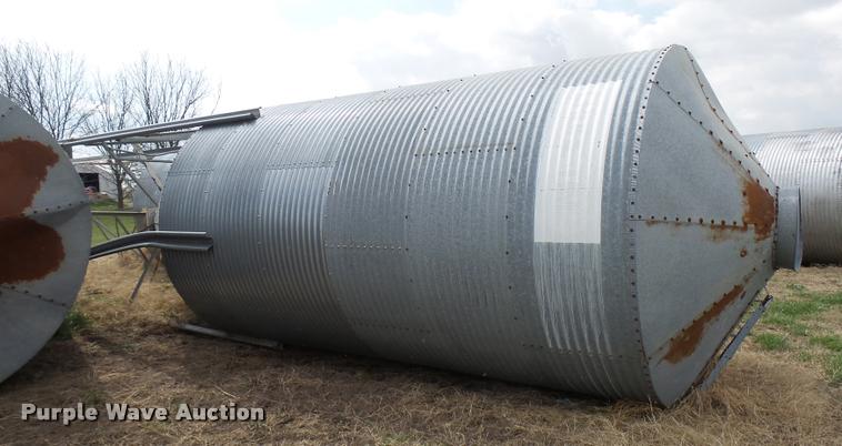 image for item DG9747 Grain bin