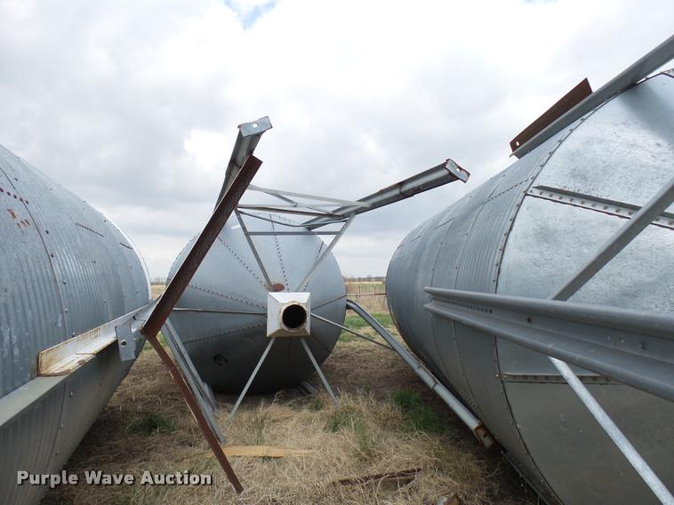 image for item DG9747 Grain bin