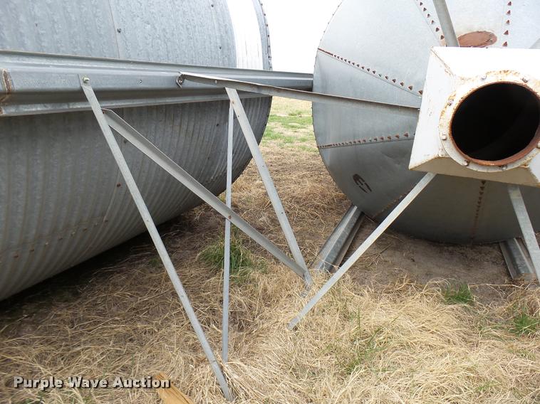 image for item DG9747 Grain bin