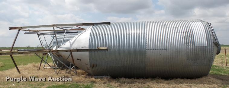 image for item DG9748 Grain bin