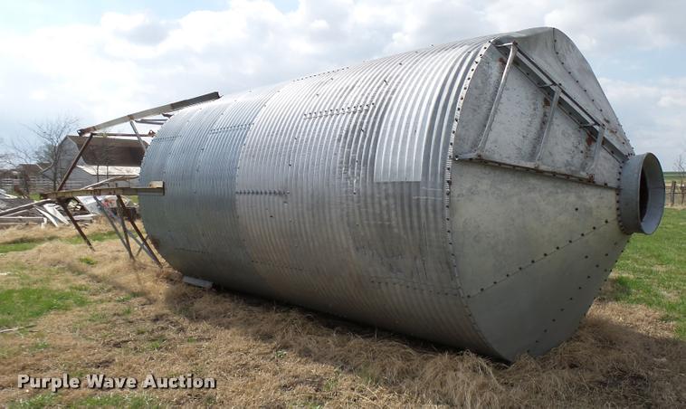 image for item DG9748 Grain bin