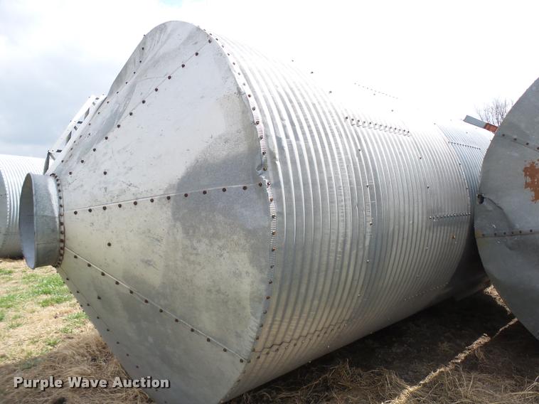 image for item DG9748 Grain bin