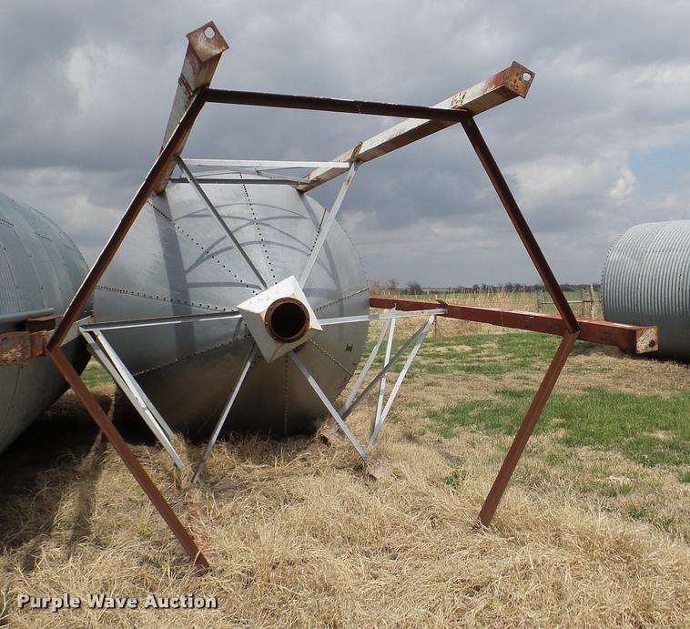 image for item DG9748 Grain bin