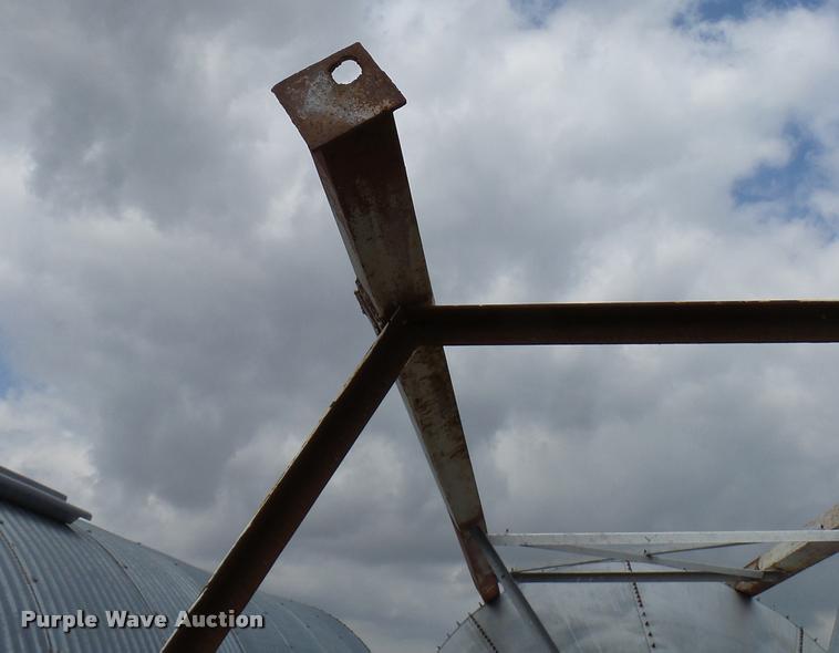 image for item DG9748 Grain bin