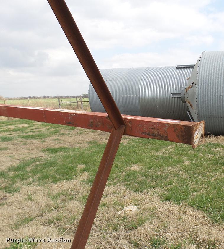 image for item DG9748 Grain bin