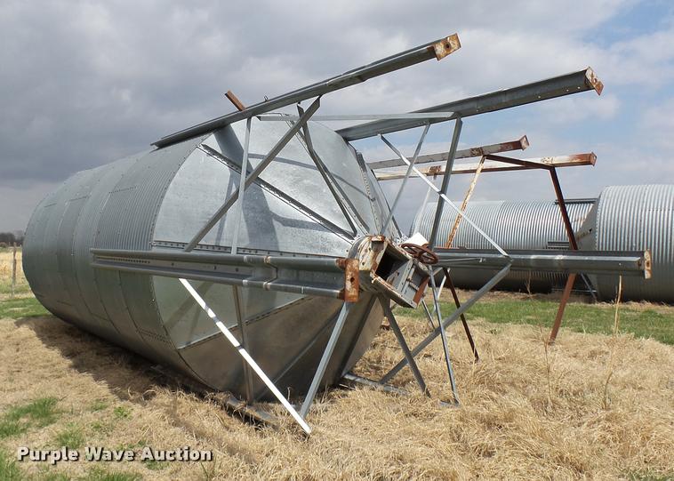 image for item DG9749 Grain bin