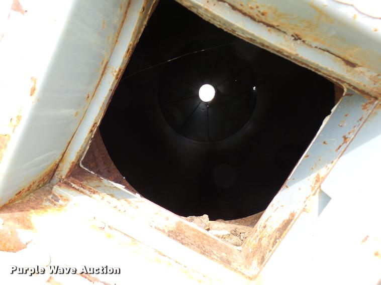 image for item DG9749 Grain bin