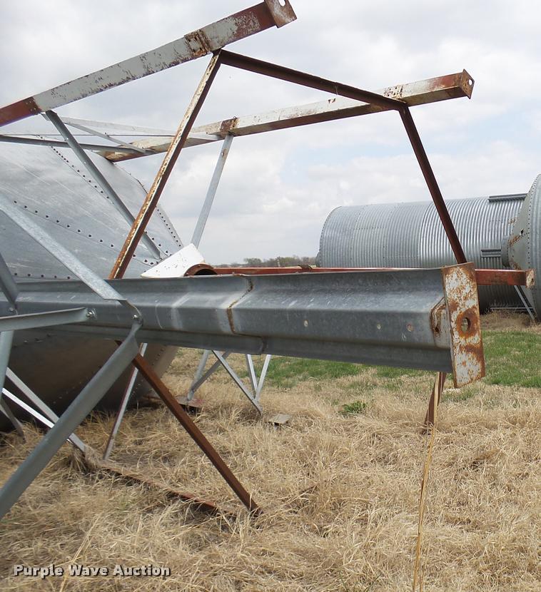 image for item DG9749 Grain bin