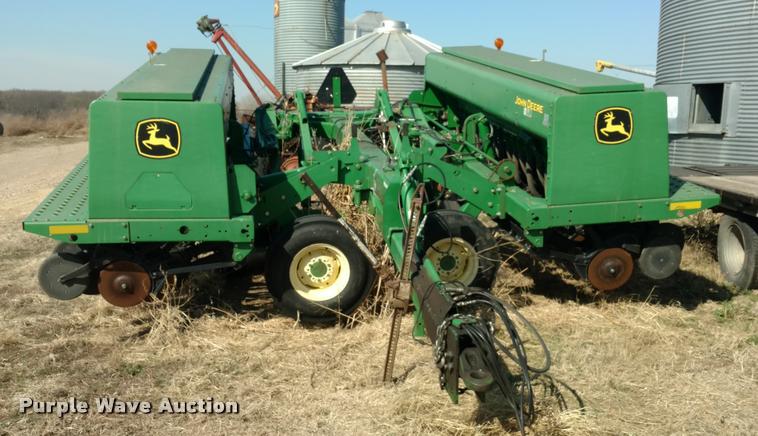 image for item DI9764 2002 John Deere 455 grain drill