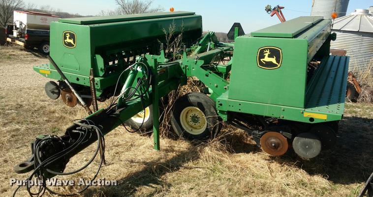 image for item DI9764 2002 John Deere 455 grain drill