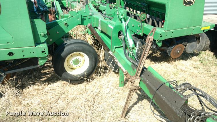 image for item DI9764 2002 John Deere 455 grain drill