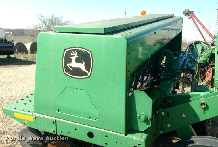 image for item DI9764 2002 John Deere 455 grain drill