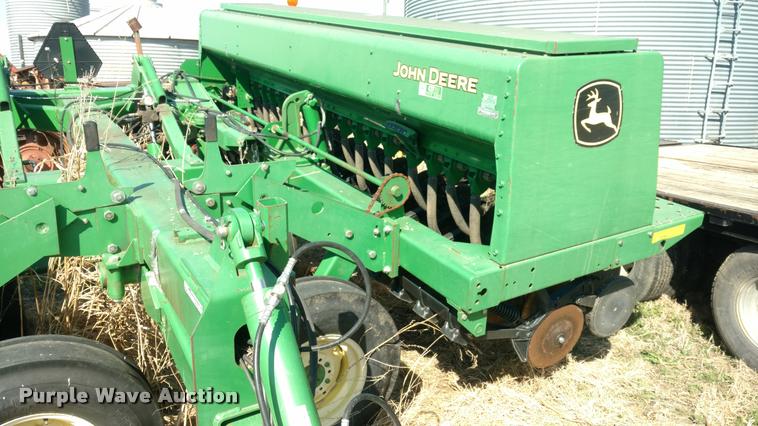 image for item DI9764 2002 John Deere 455 grain drill