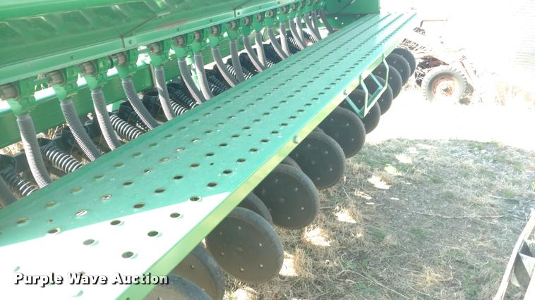 image for item DI9764 2002 John Deere 455 grain drill