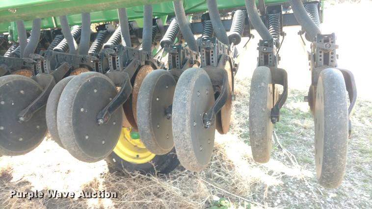 image for item DI9764 2002 John Deere 455 grain drill