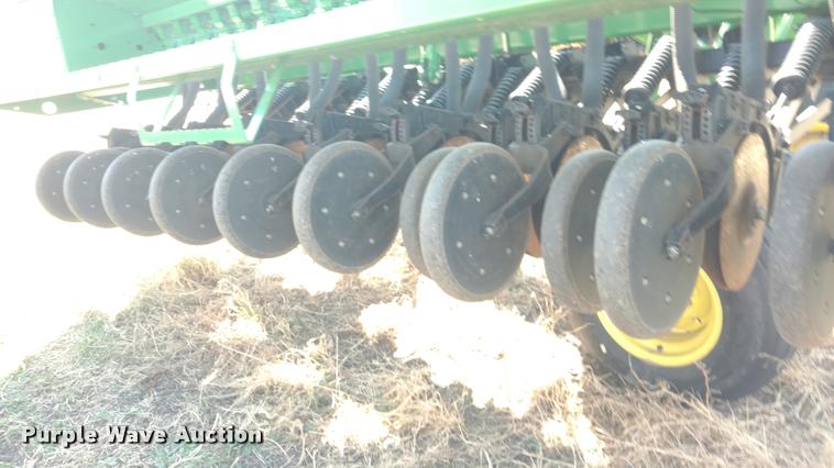 image for item DI9764 2002 John Deere 455 grain drill