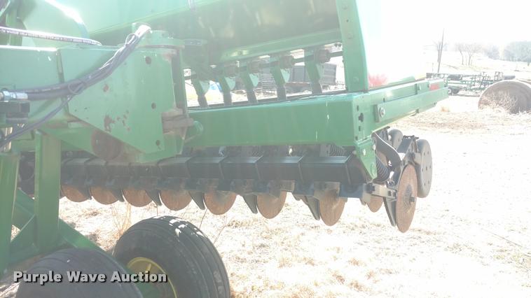 image for item DI9764 2002 John Deere 455 grain drill