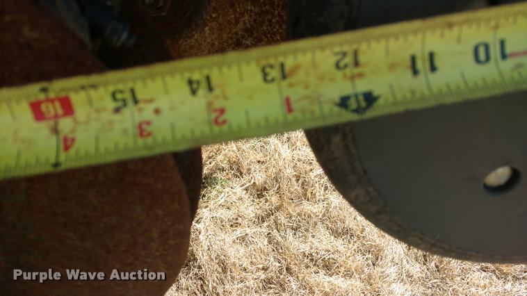 image for item DI9764 2002 John Deere 455 grain drill