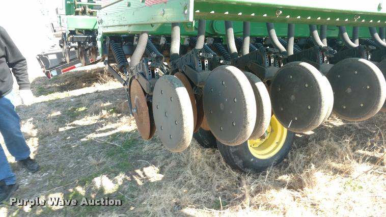 image for item DI9764 2002 John Deere 455 grain drill