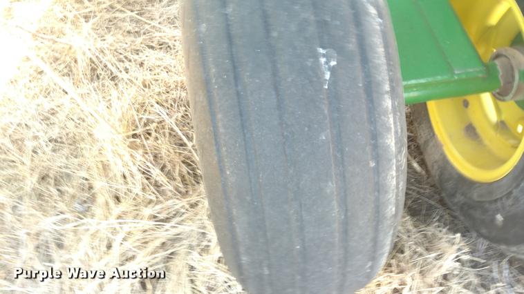 image for item DI9764 2002 John Deere 455 grain drill