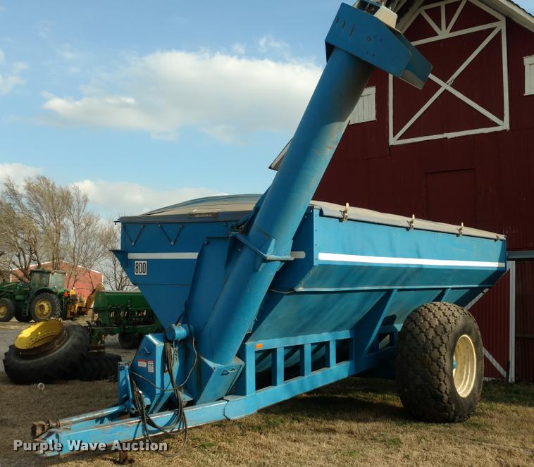 image for item DI9792 Kinze 800 grain cart