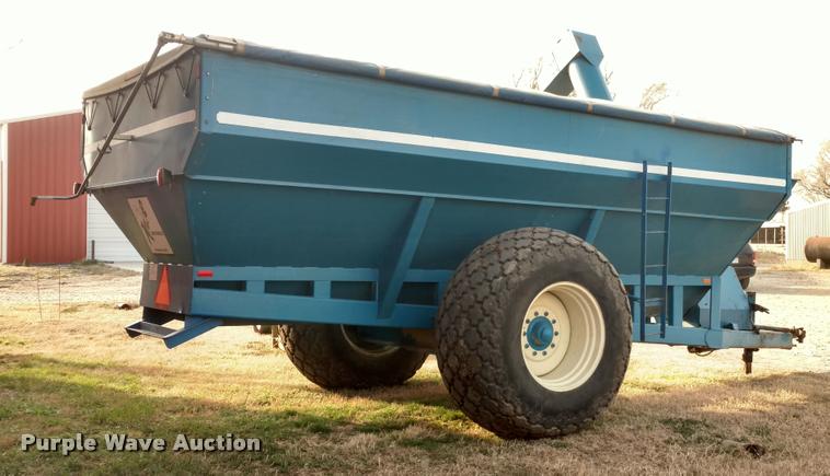 image for item DI9792 Kinze 800 grain cart
