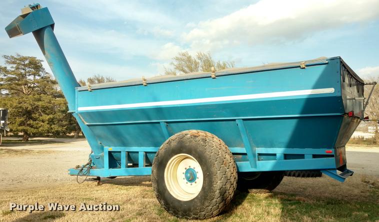 image for item DI9792 Kinze 800 grain cart