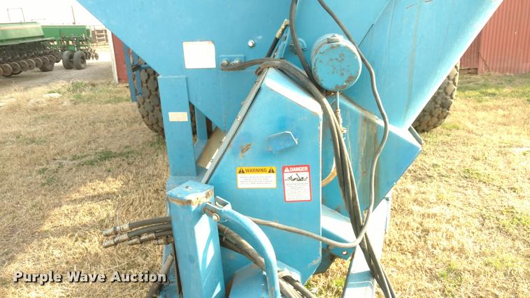 image for item DI9792 Kinze 800 grain cart