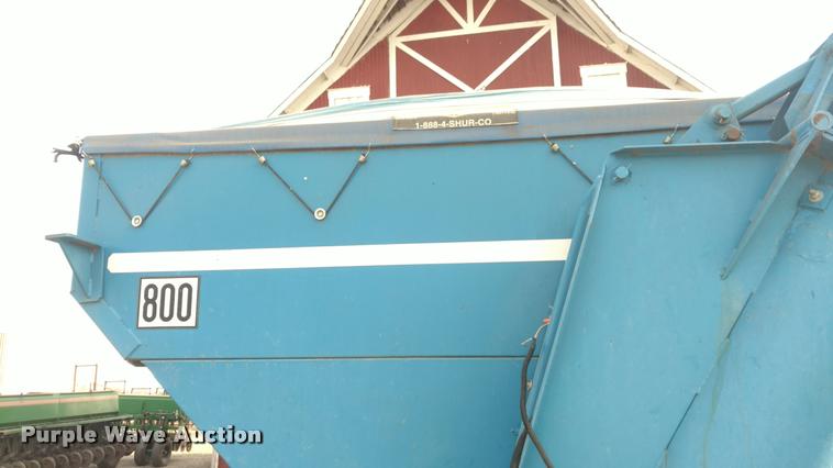 image for item DI9792 Kinze 800 grain cart