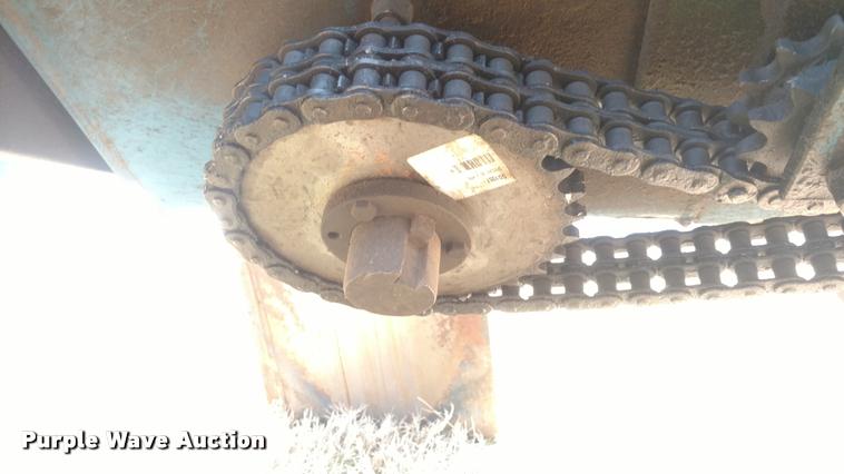 image for item DI9792 Kinze 800 grain cart