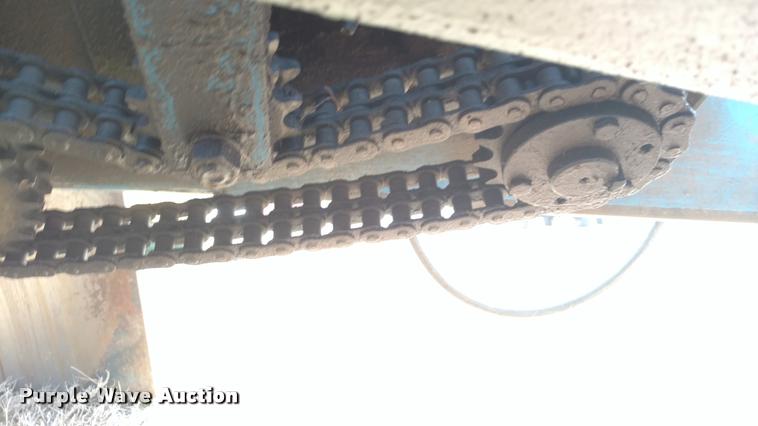 image for item DI9792 Kinze 800 grain cart