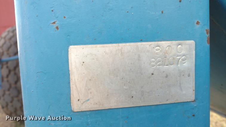 image for item DI9792 Kinze 800 grain cart