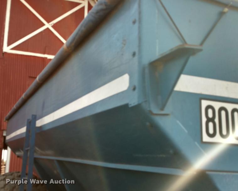 image for item DI9792 Kinze 800 grain cart