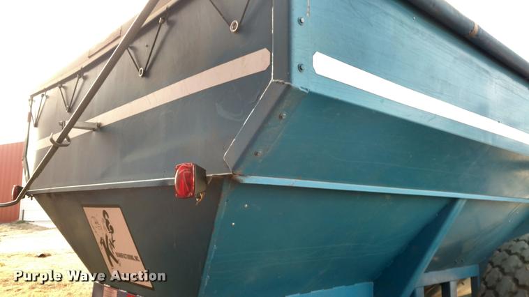 image for item DI9792 Kinze 800 grain cart