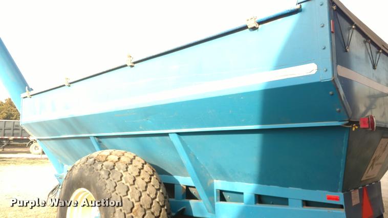 image for item DI9792 Kinze 800 grain cart