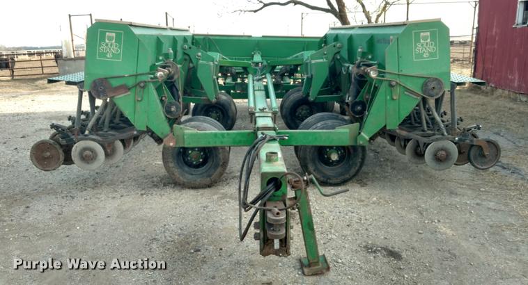 image for item DI9793 1991 Great Plains Solid Stand 45 grain drill