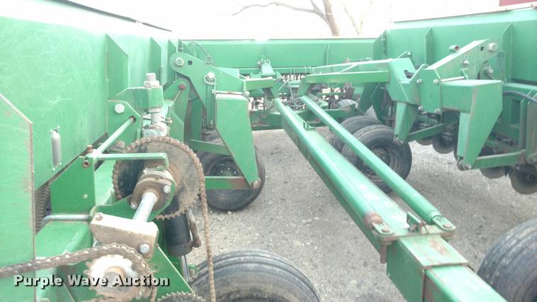 image for item DI9793 1991 Great Plains Solid Stand 45 grain drill