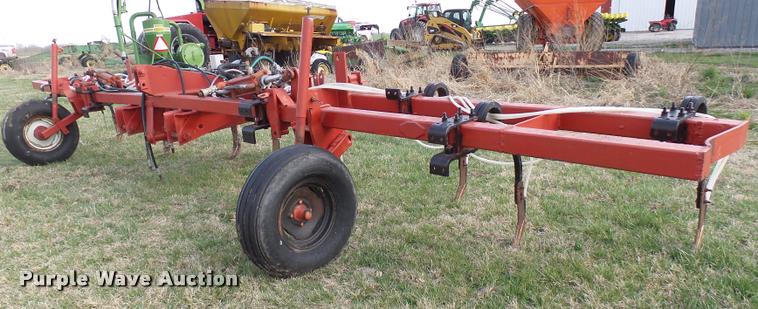 image for item DJ9750 In-line ripper with anhydrous applicator