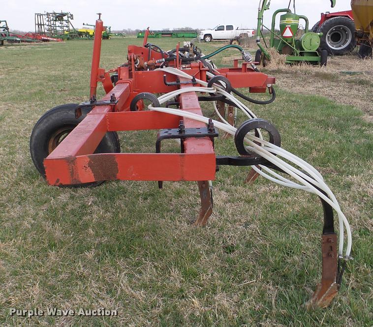 image for item DJ9750 In-line ripper with anhydrous applicator