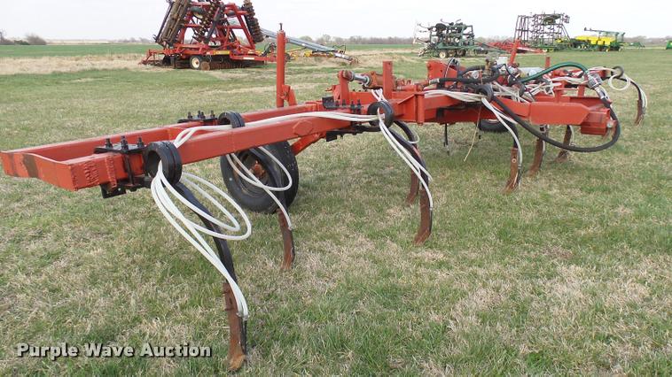 image for item DJ9750 In-line ripper with anhydrous applicator