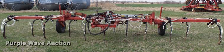image for item DJ9750 In-line ripper with anhydrous applicator