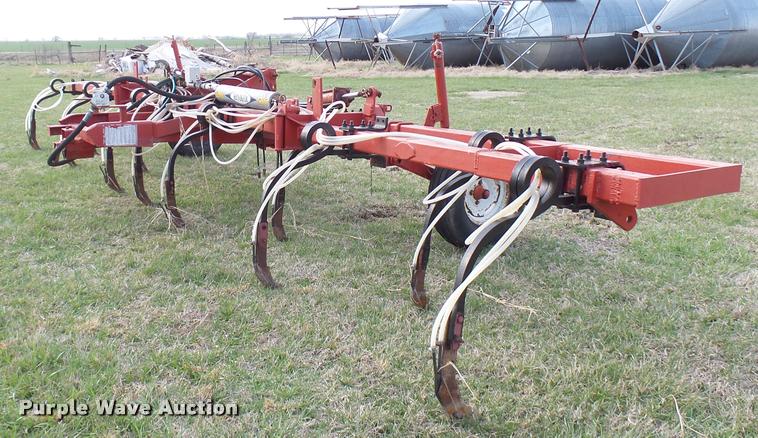 image for item DJ9750 In-line ripper with anhydrous applicator
