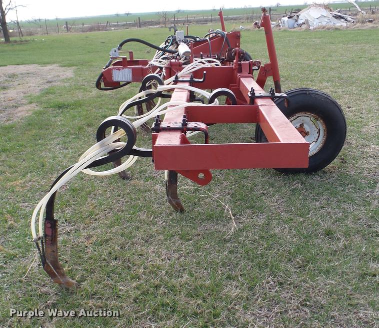 image for item DJ9750 In-line ripper with anhydrous applicator