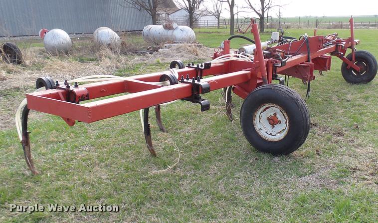 image for item DJ9750 In-line ripper with anhydrous applicator