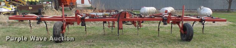 image for item DJ9750 In-line ripper with anhydrous applicator