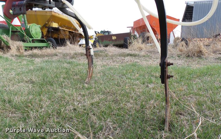 image for item DJ9750 In-line ripper with anhydrous applicator